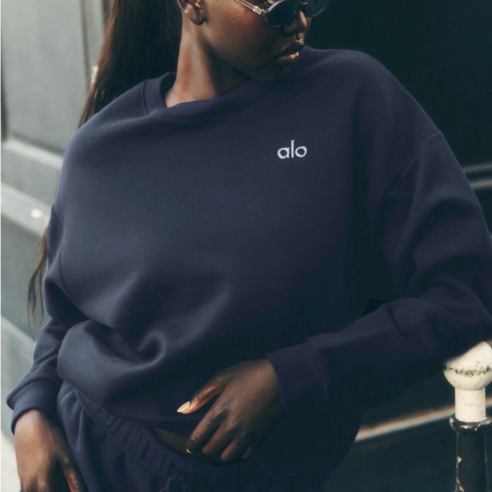 ALO Yoga Women's Deep Blue Sweatshirt - Picture 2 of 5